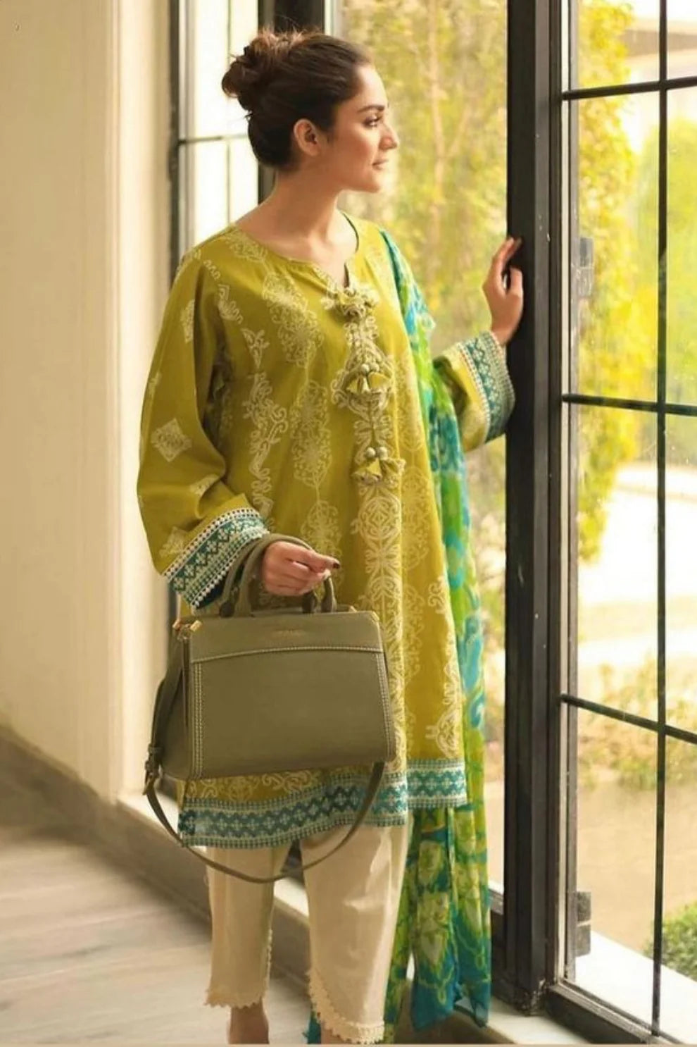 Katran D-754 Embroidered Lawn 3pc